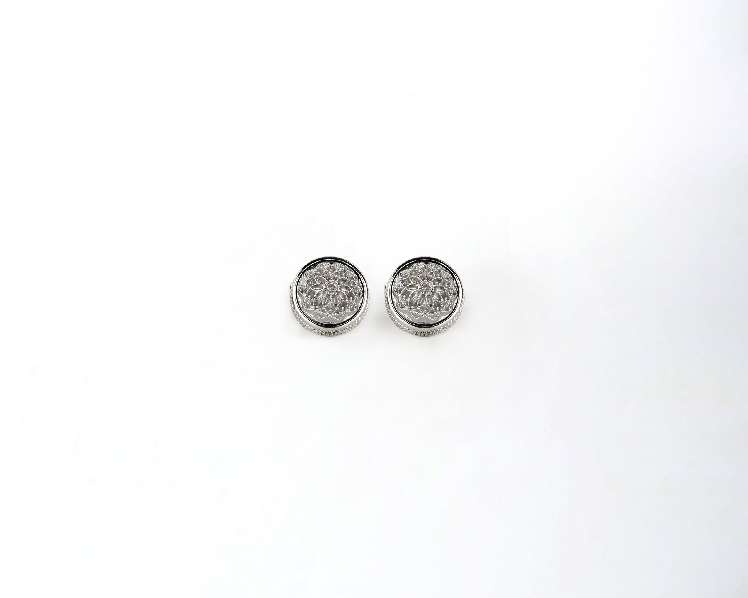 122 CUFFLINKS - Image 1
