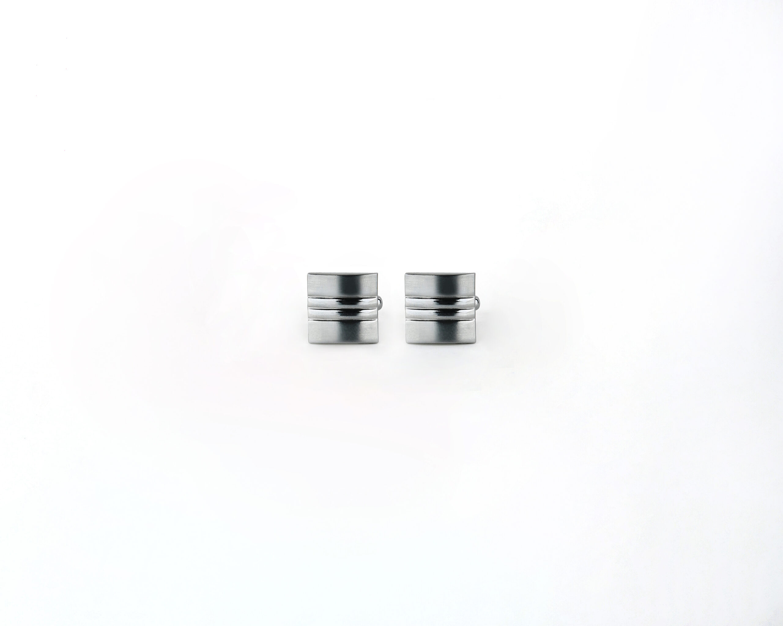 134 CUFFLINKS - Image 1