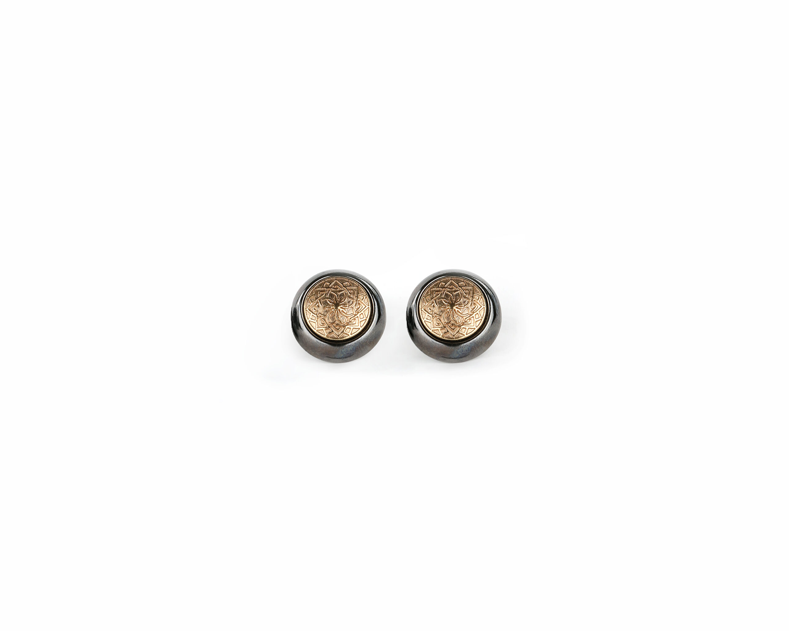 143 CUFFLINKS - Image 1