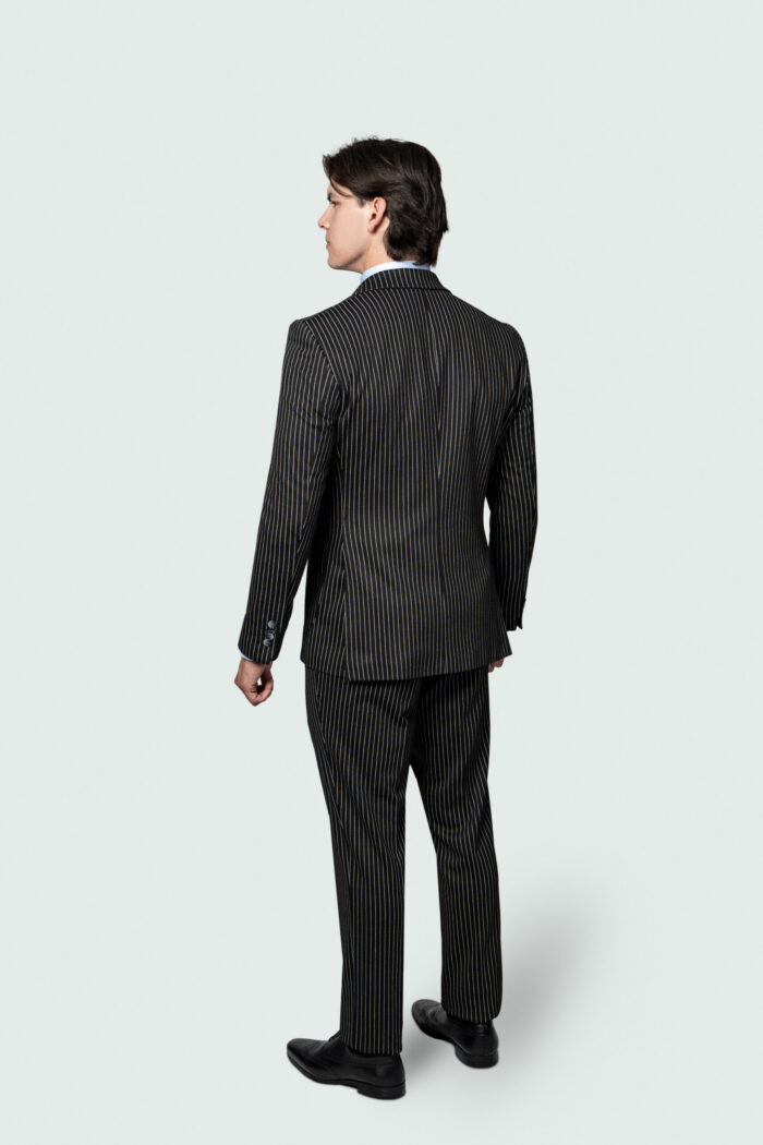 BLACK SUIT FOR BUSINESSMEN - Image 3